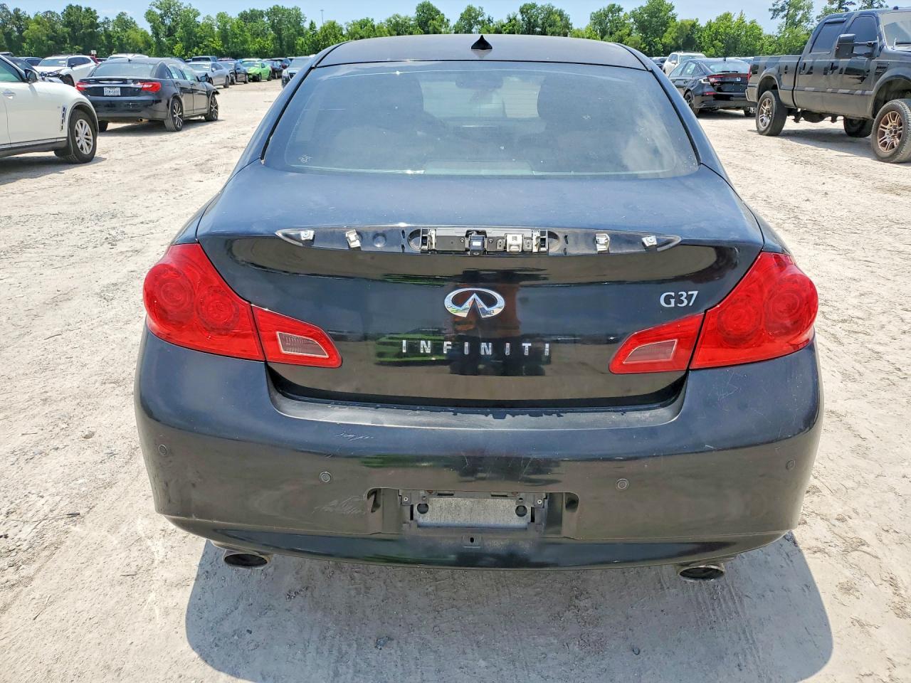 INFINITI G37 Base