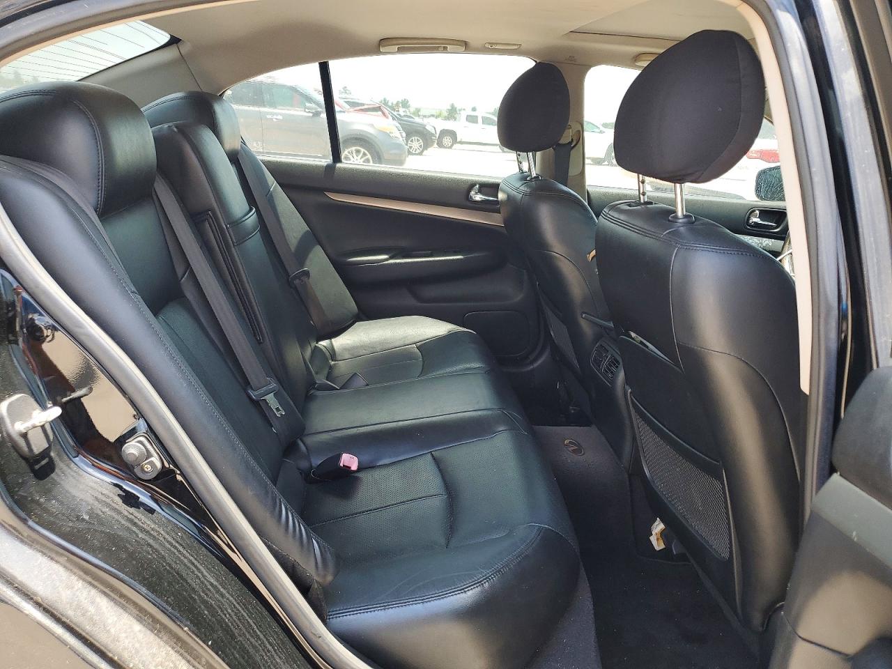 INFINITI G37 Base