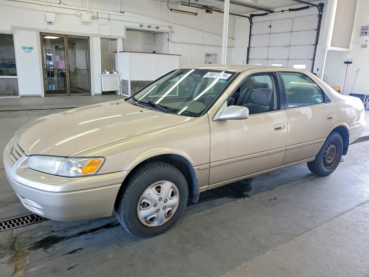 Salvage Toyota Camry Image
