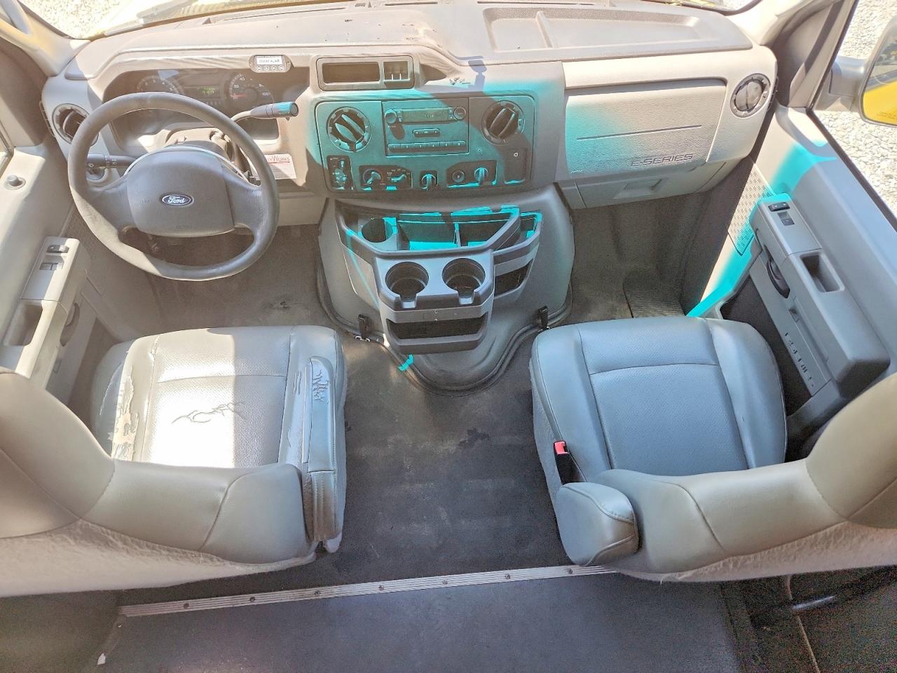 Ford Econoline E250 Van