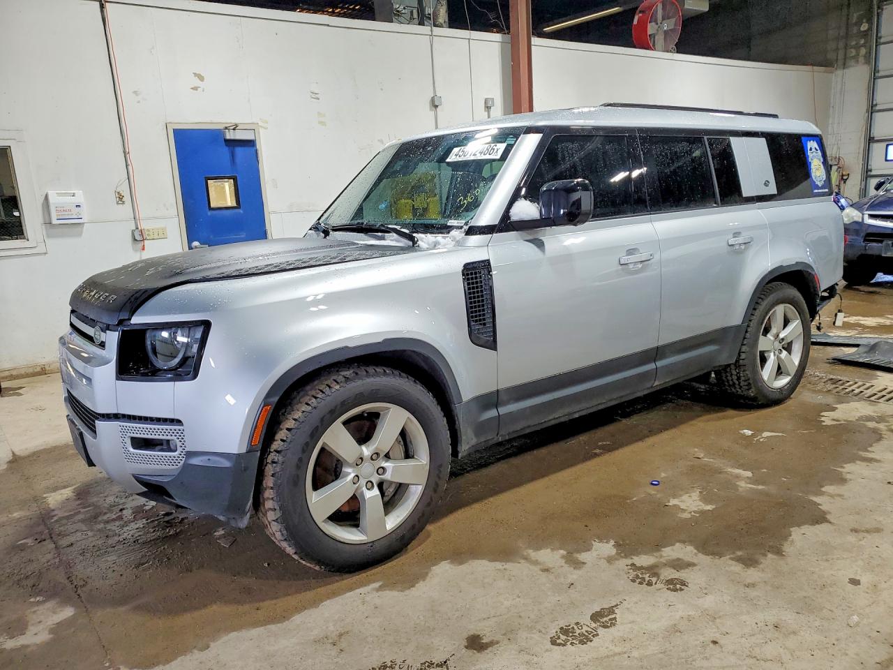 Salvage Land Rover Defender Image