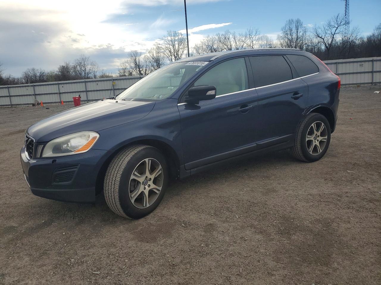 Salvage Volvo XC60 Image