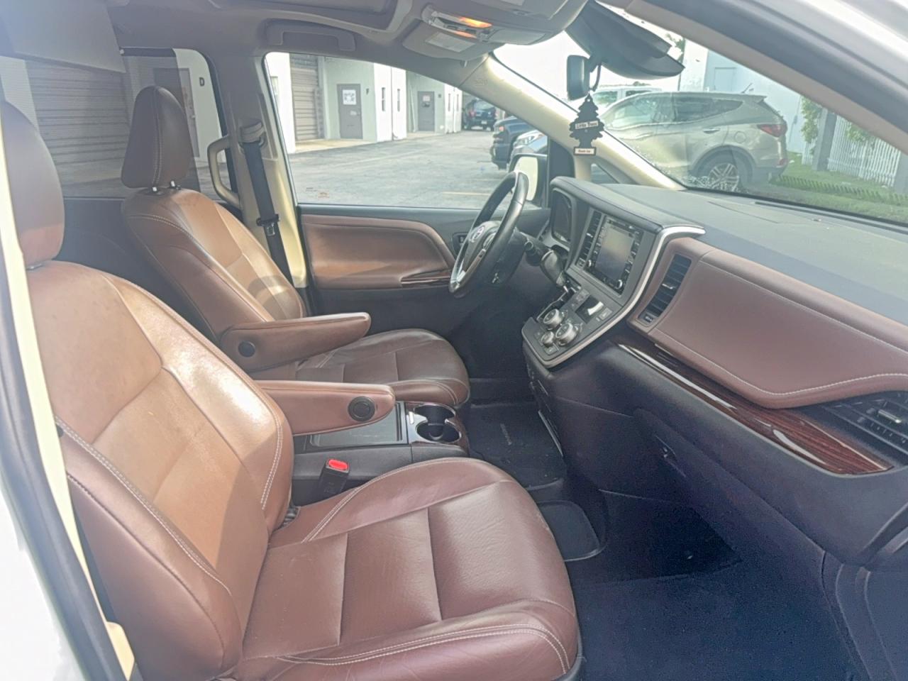 Toyota Sienna Limited Premium 7-passenger