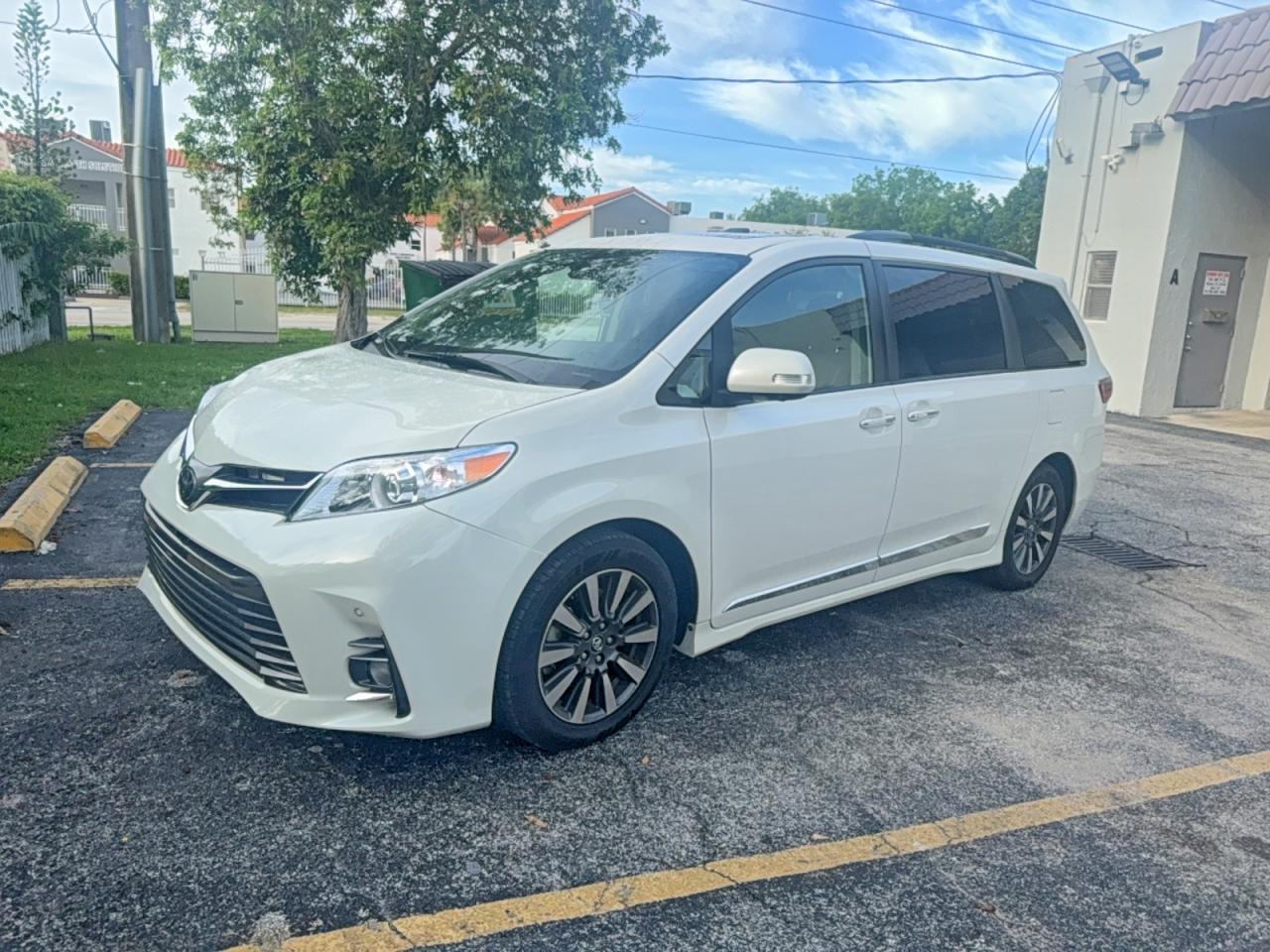Toyota Sienna Limited Premium 7-passenger