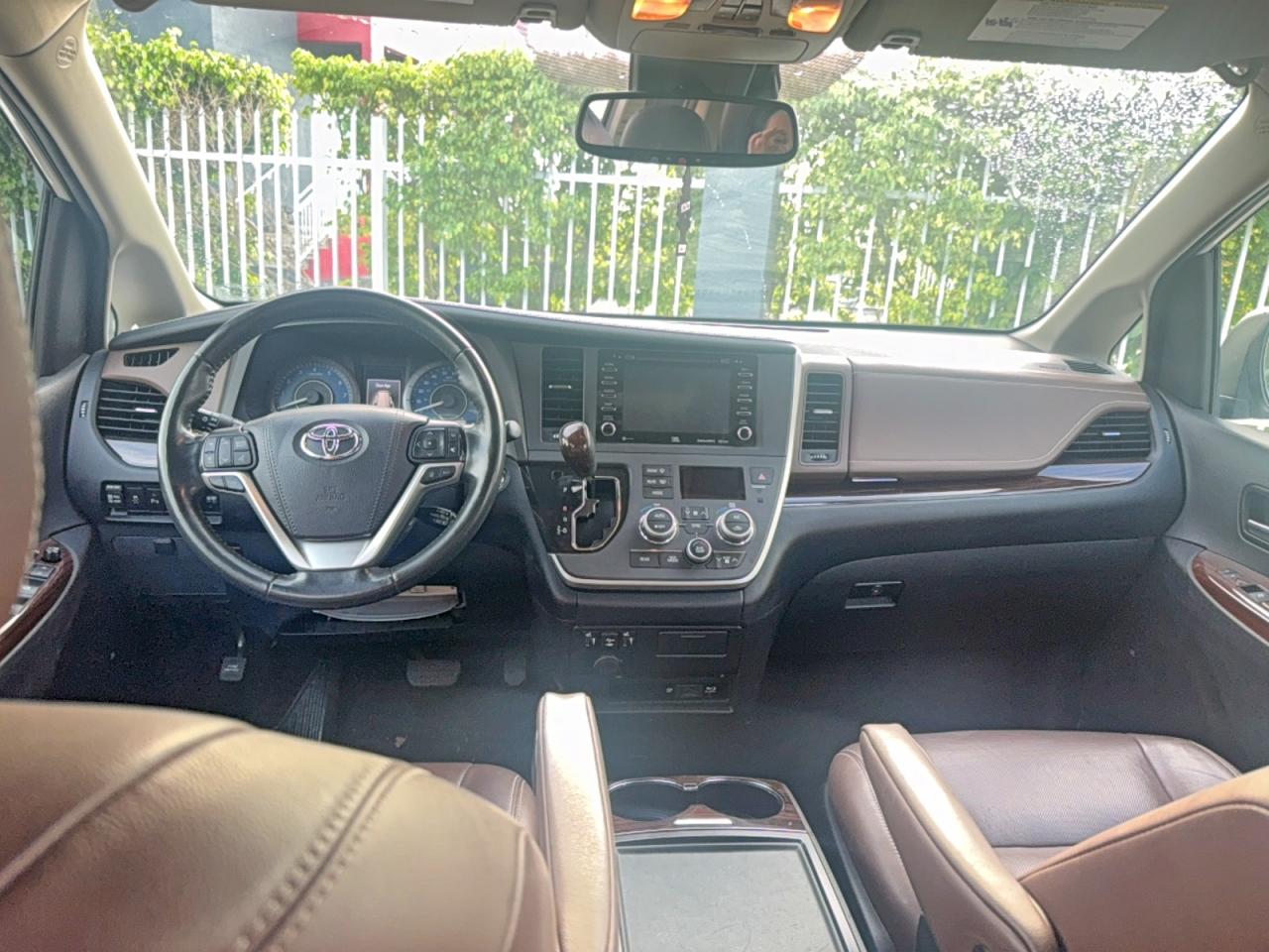 Toyota Sienna Limited Premium 7-passenger