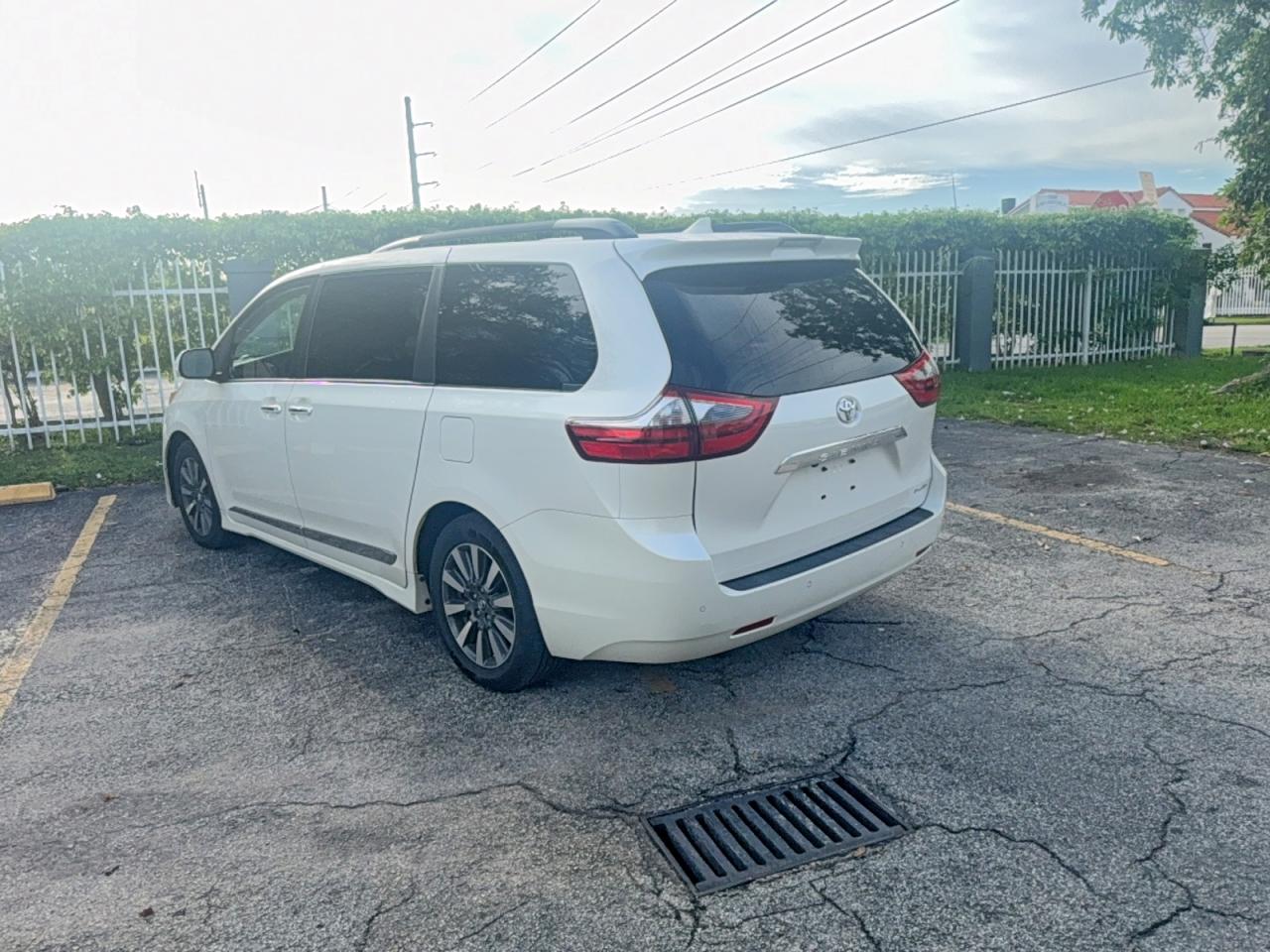 Toyota Sienna Limited Premium 7-passenger