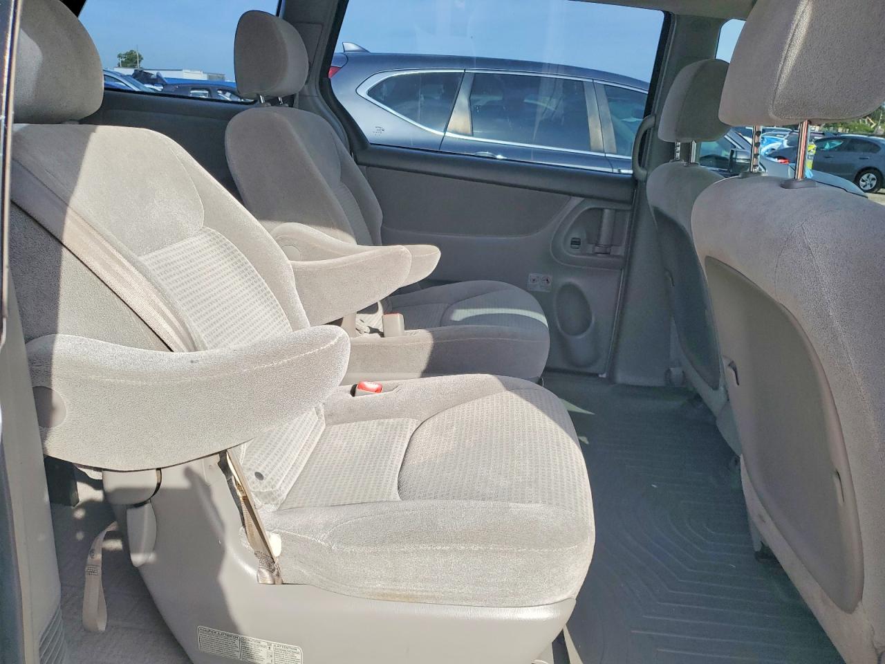 Toyota Sienna Ce 7-passenger