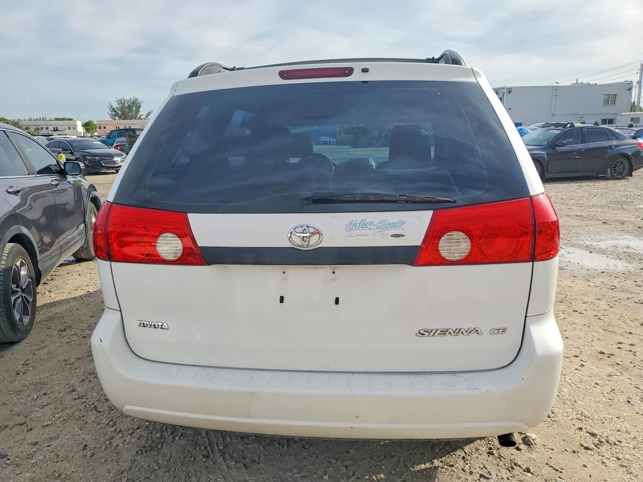 Toyota Sienna Ce 7-passenger