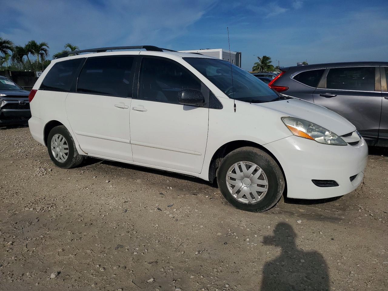 Toyota Sienna Ce 7-passenger