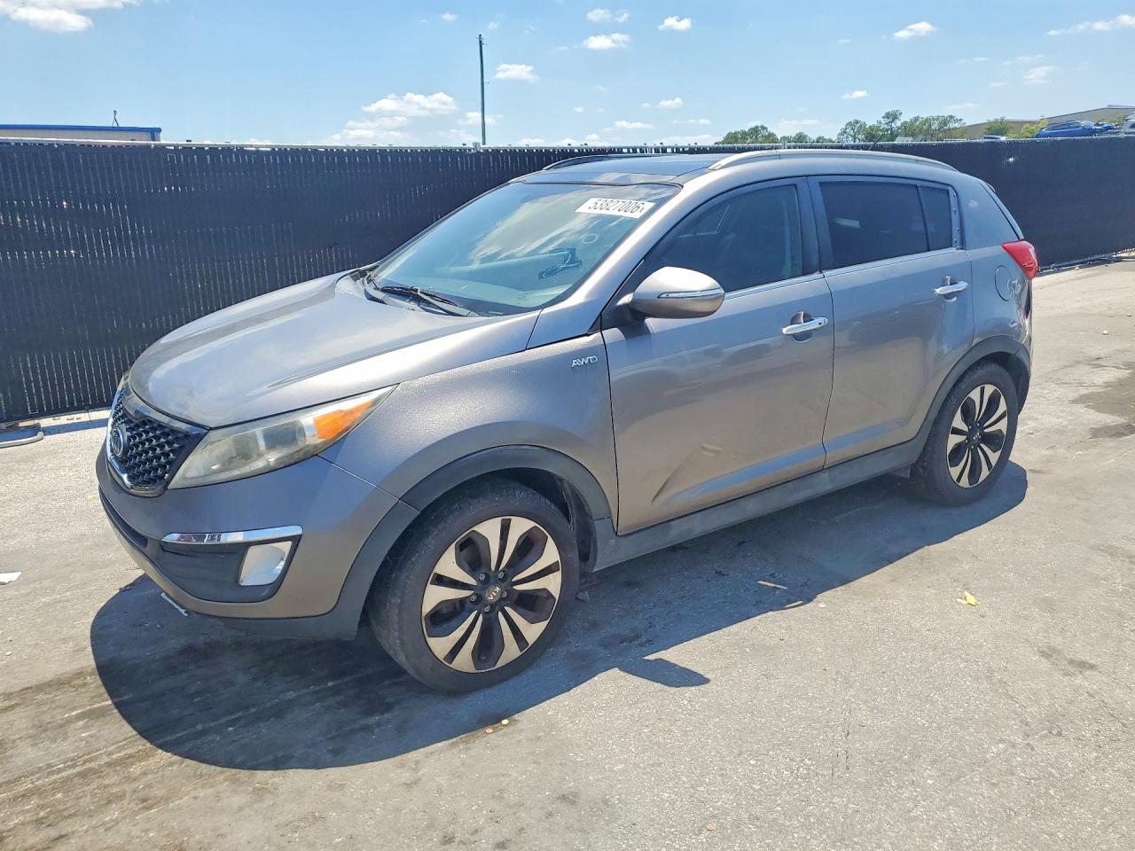 Salvage Kia Sportage Image
