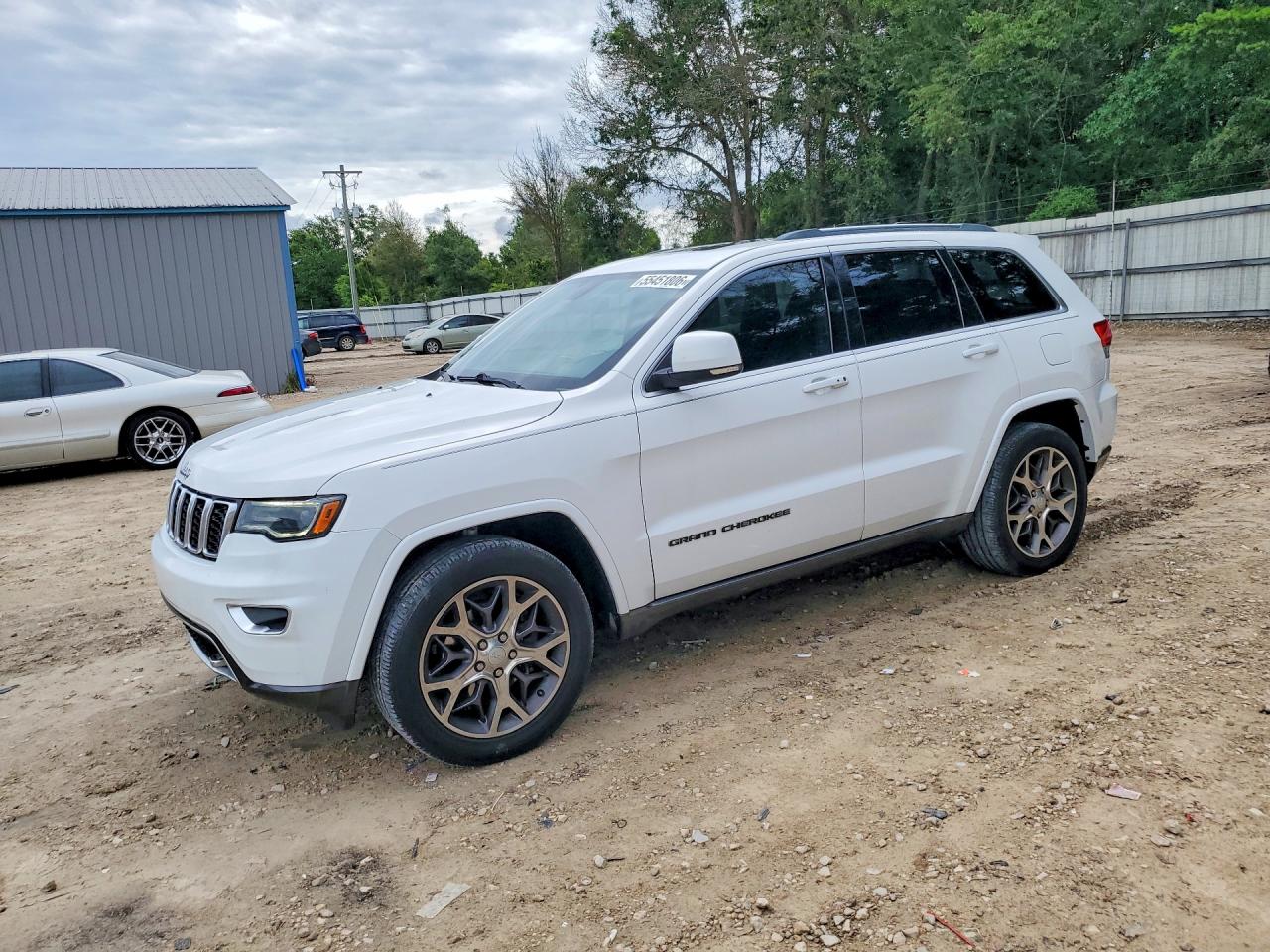 Salvage Jeep Cherokee Image
