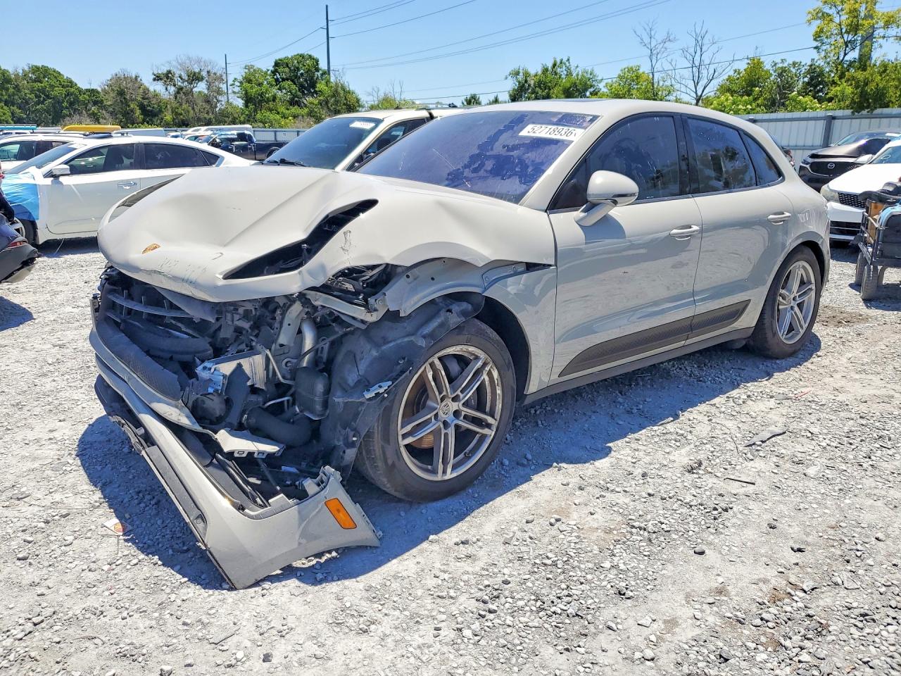 Salvage Porsche Macan Image
