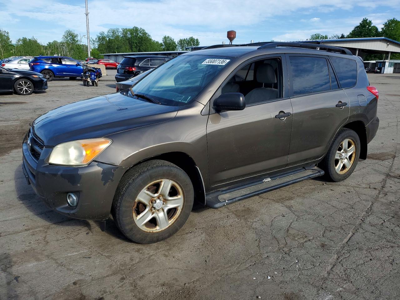 Salvage Toyota RAV4 Image