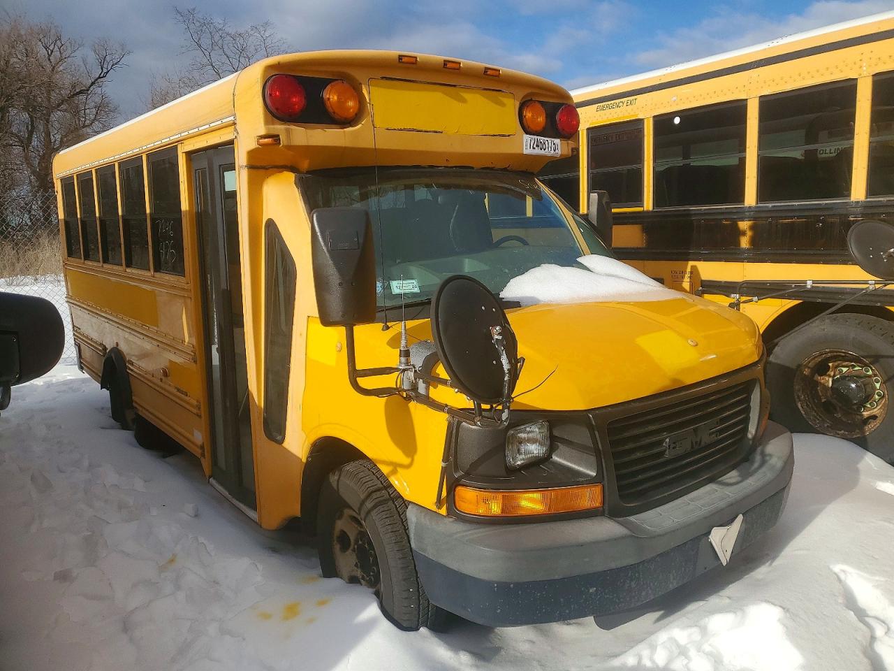 Salvage Startnsbus Savana Image