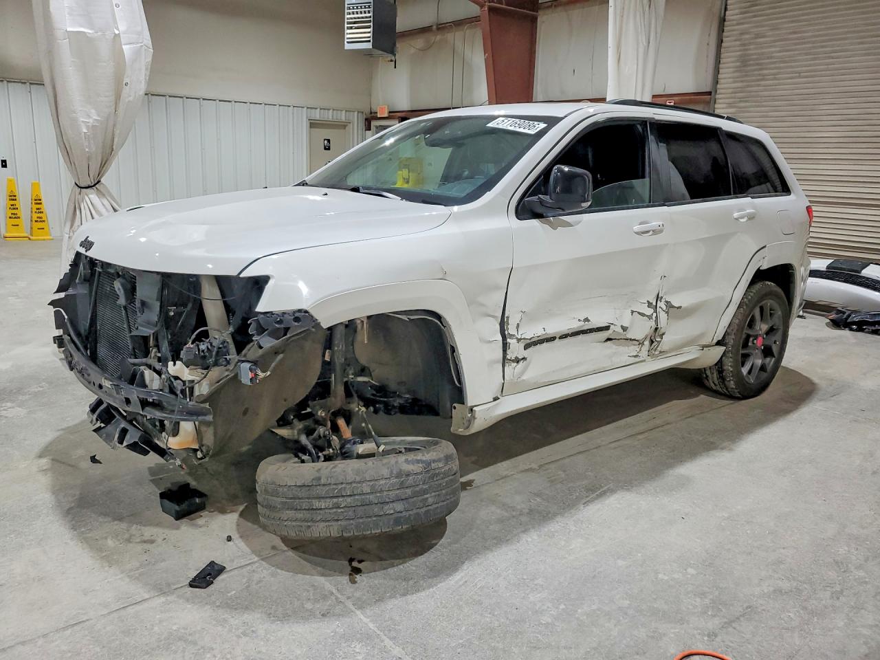 Salvage Jeep Cherokee Image