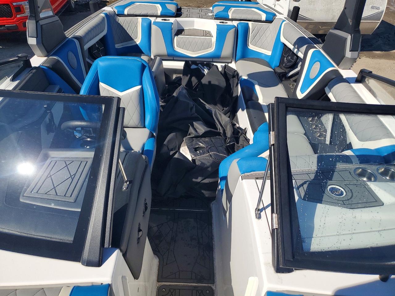 Tige Jetski