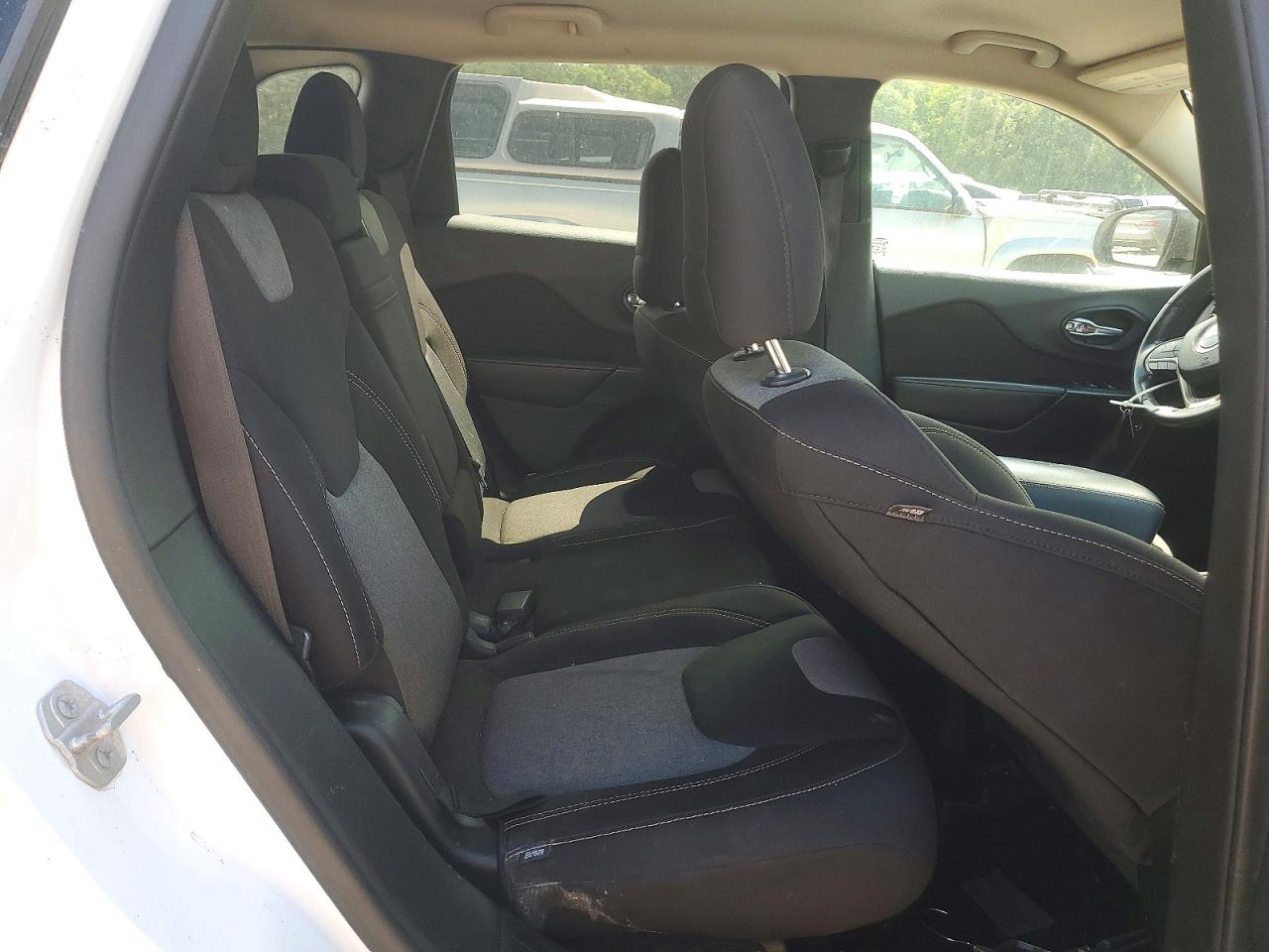 Jeep Cherokee Sport