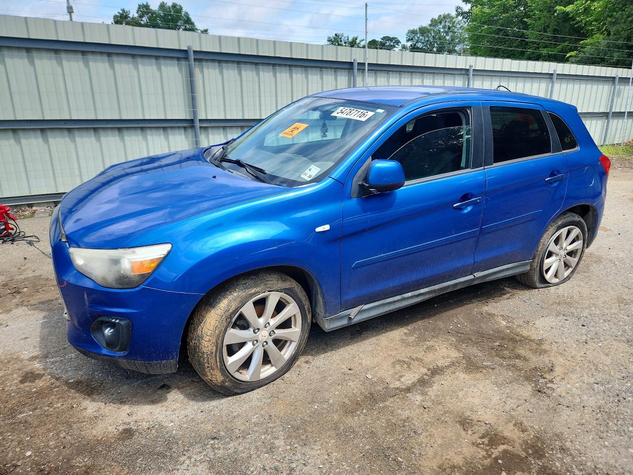 Salvage Mitsubishi Outlander Image