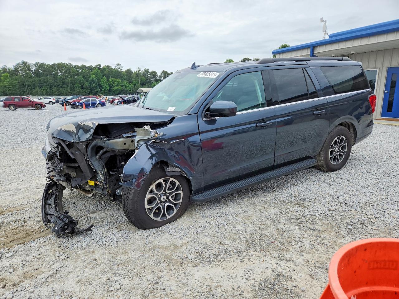 Salvage Ford Expedition Image