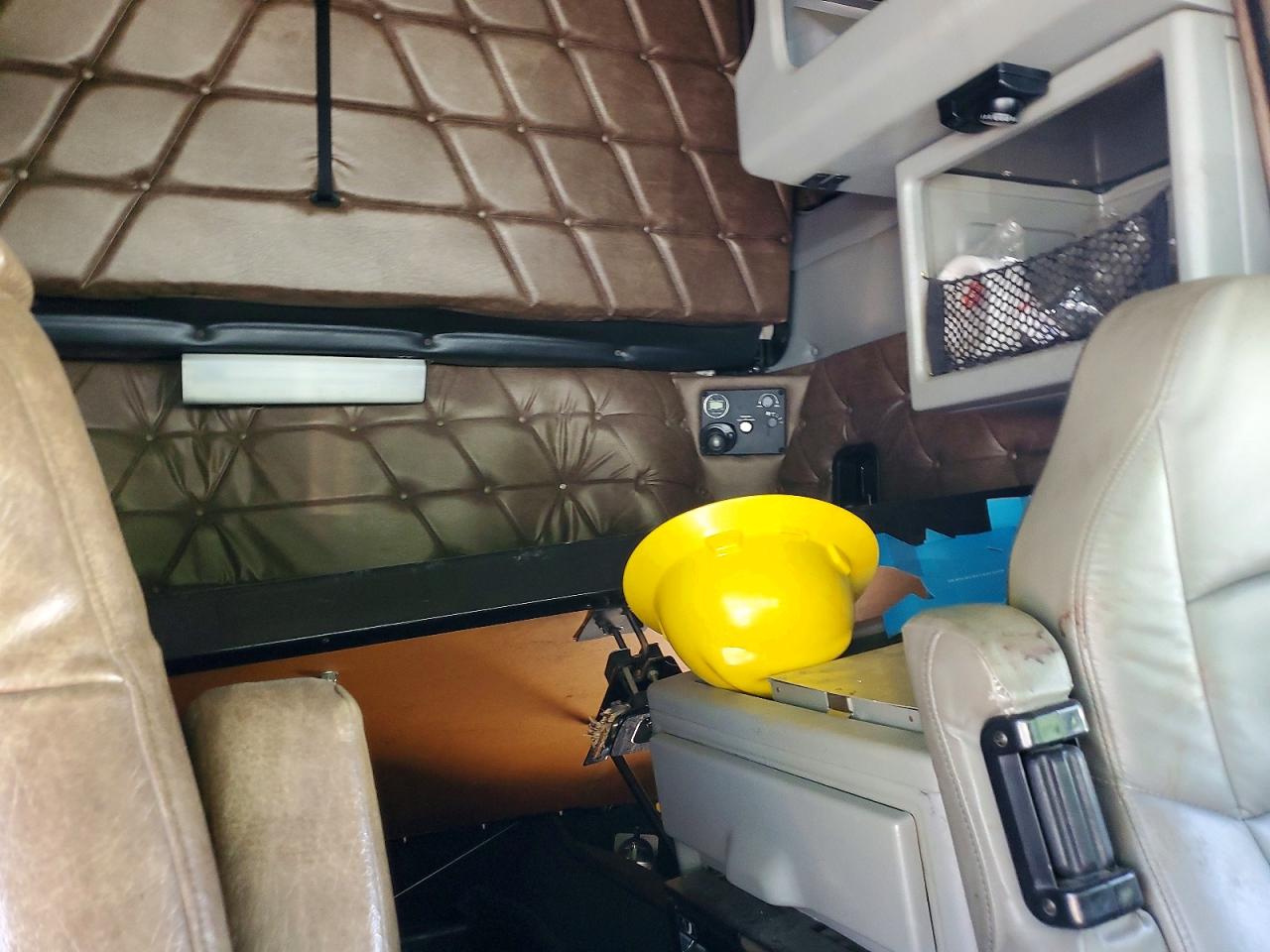 Freightliner Fld132