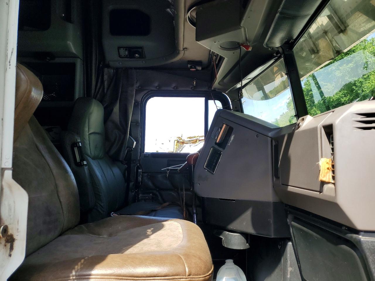 Freightliner Fld132