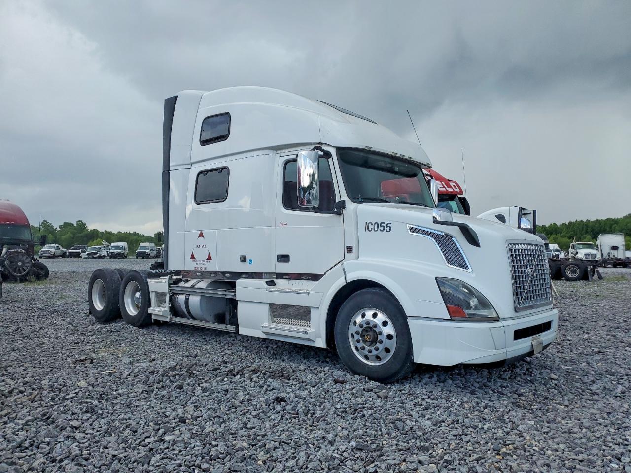 Salvage Volvo Vn Image