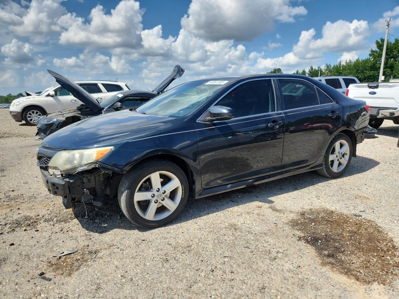 Salvage Toyota Camry Image