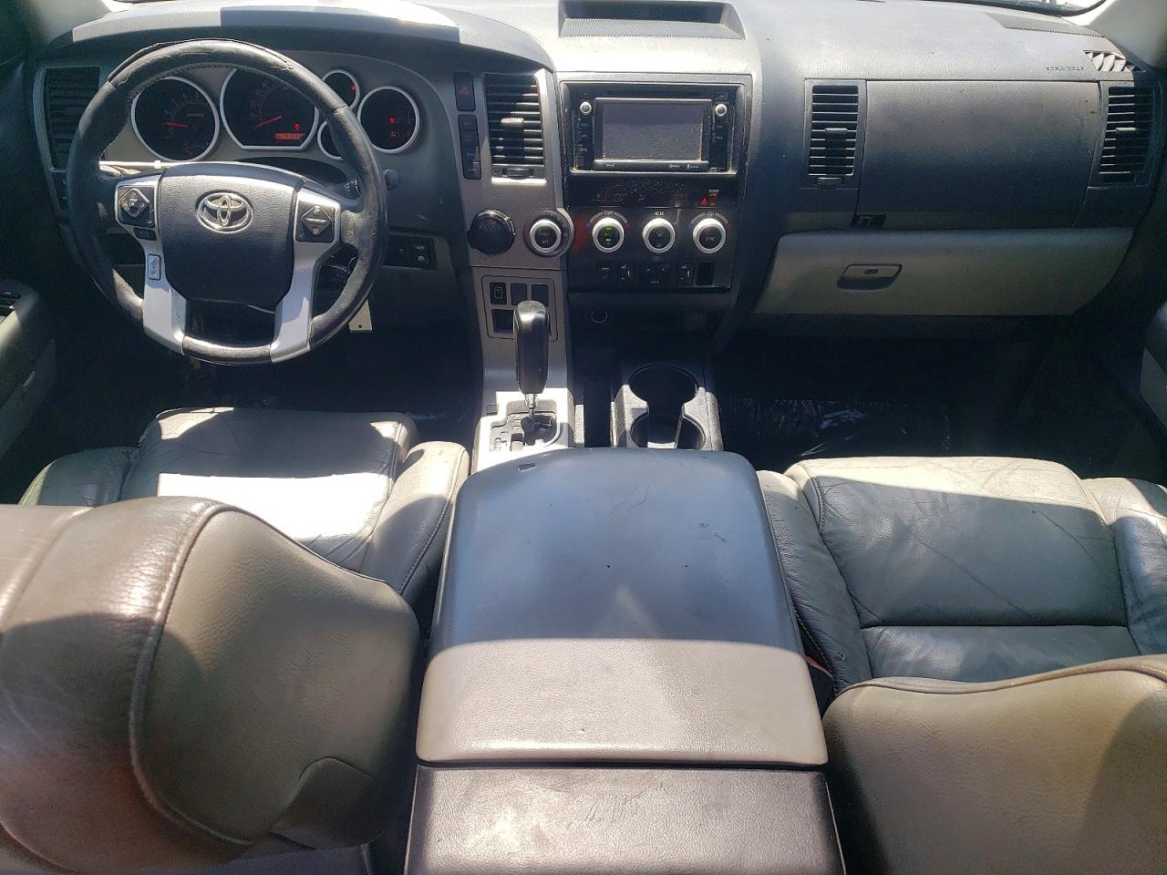 Toyota Sequoia Sr5