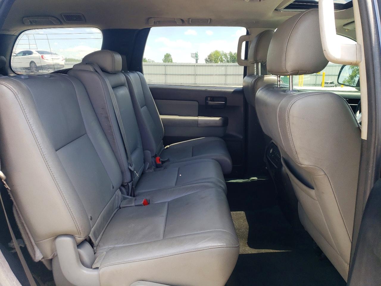 Toyota Sequoia Sr5