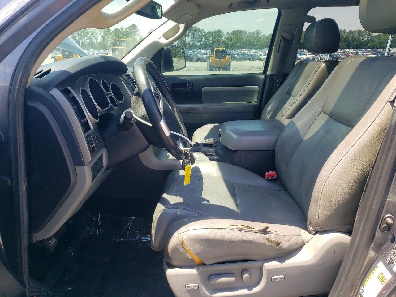 Toyota Sequoia Sr5