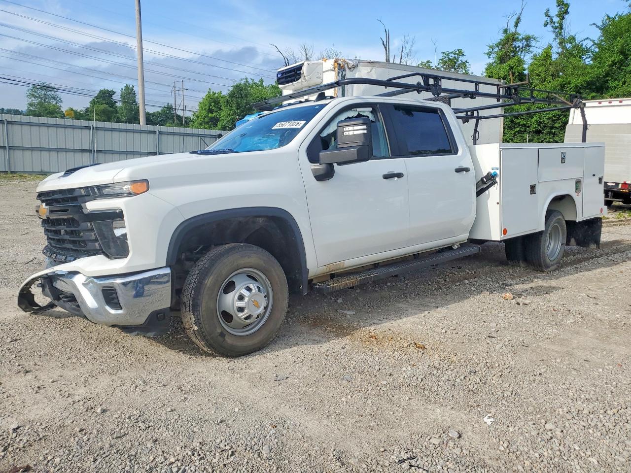 Salvage Chevrolet Silverado Image