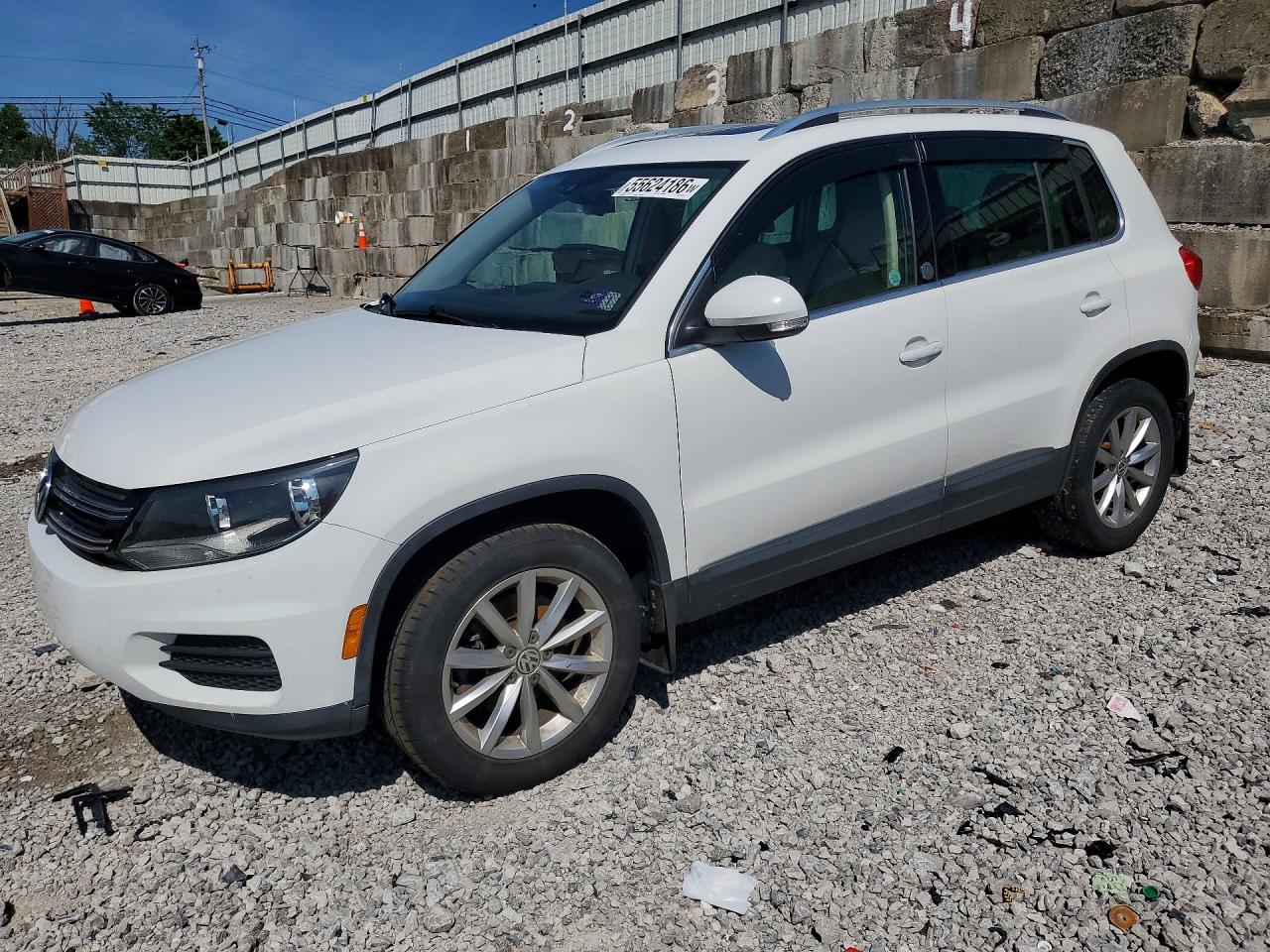Salvage Volkswagen Tiguan Image