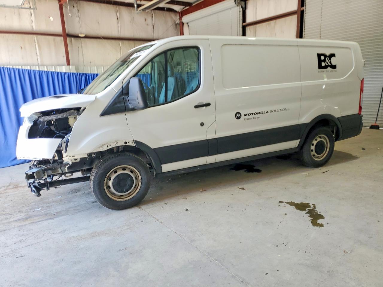 Salvage Ford Transit Image