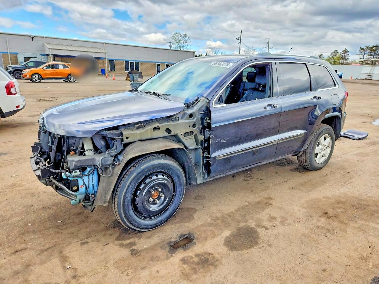 Salvage Jeep Cherokee Image