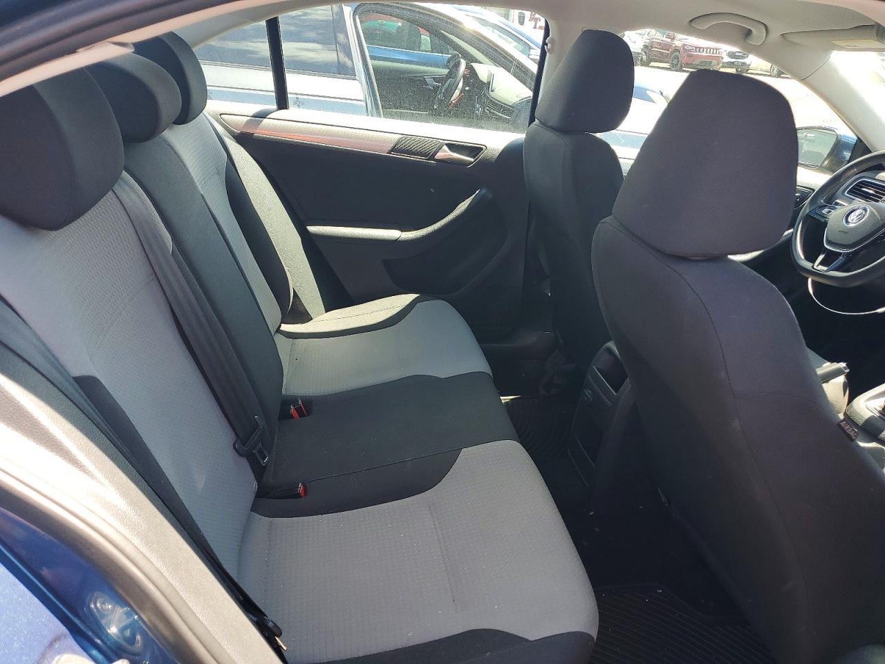 Volkswagen Jetta S