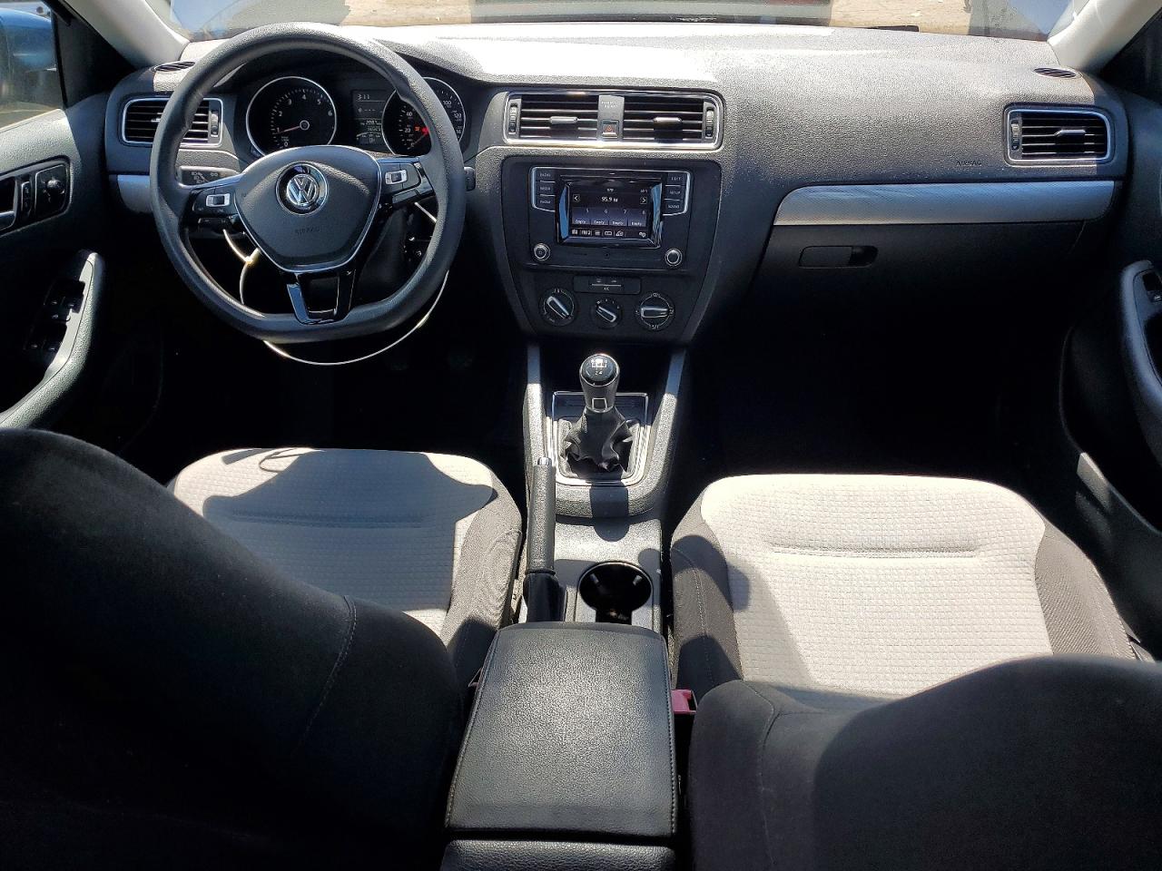 Volkswagen Jetta S