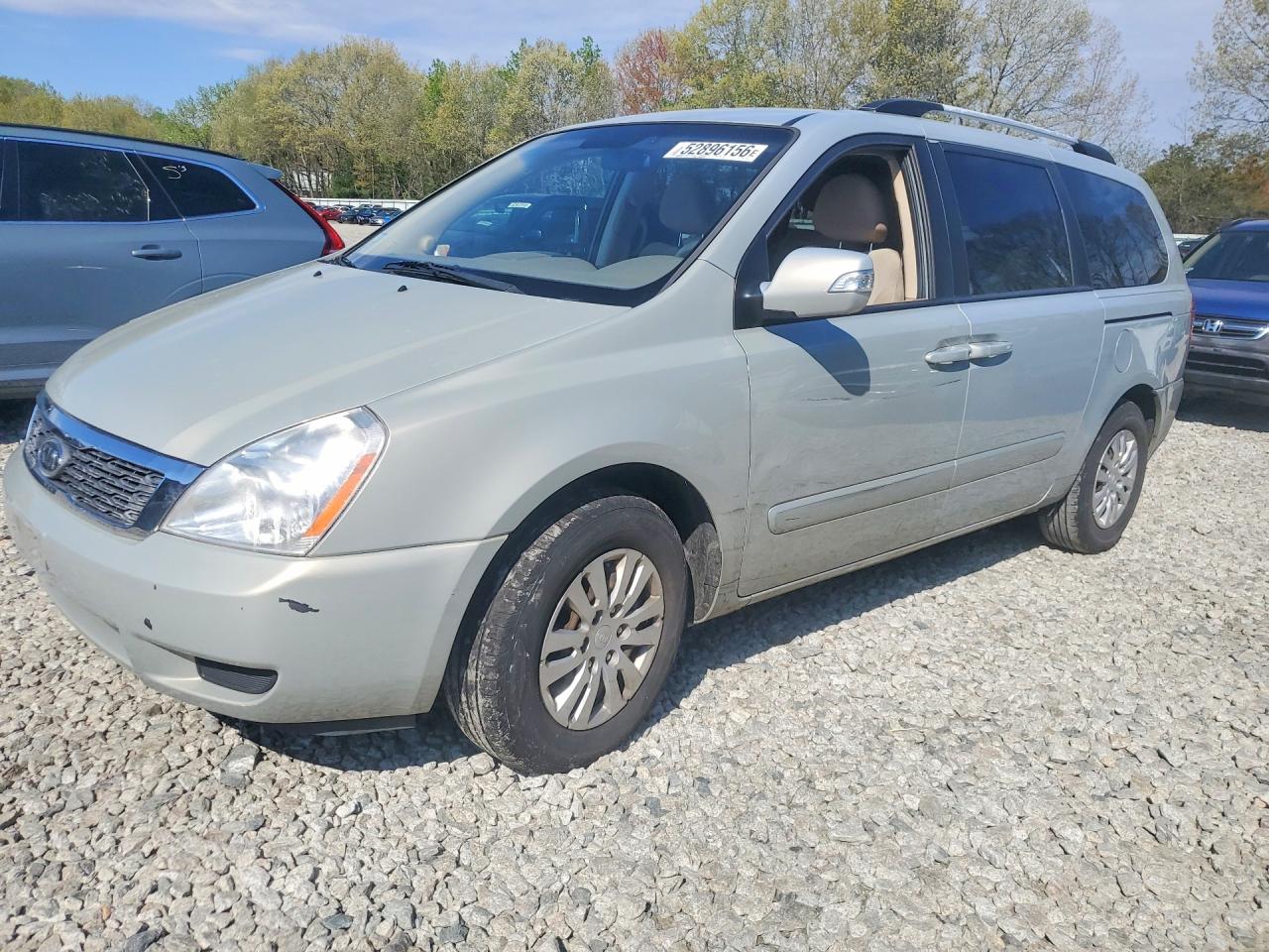 Salvage Kia Sedona Image