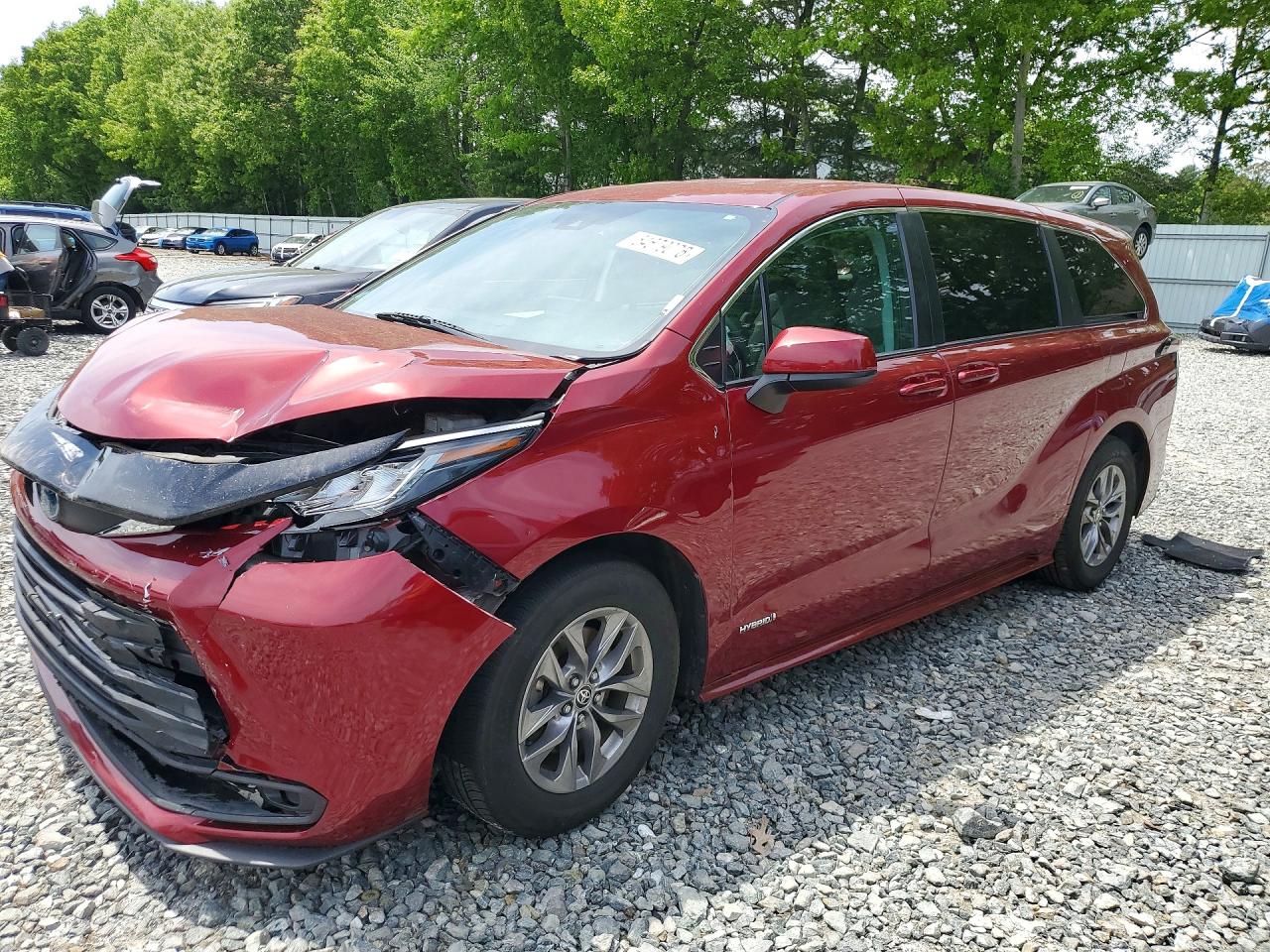 Salvage Toyota Sienna Image