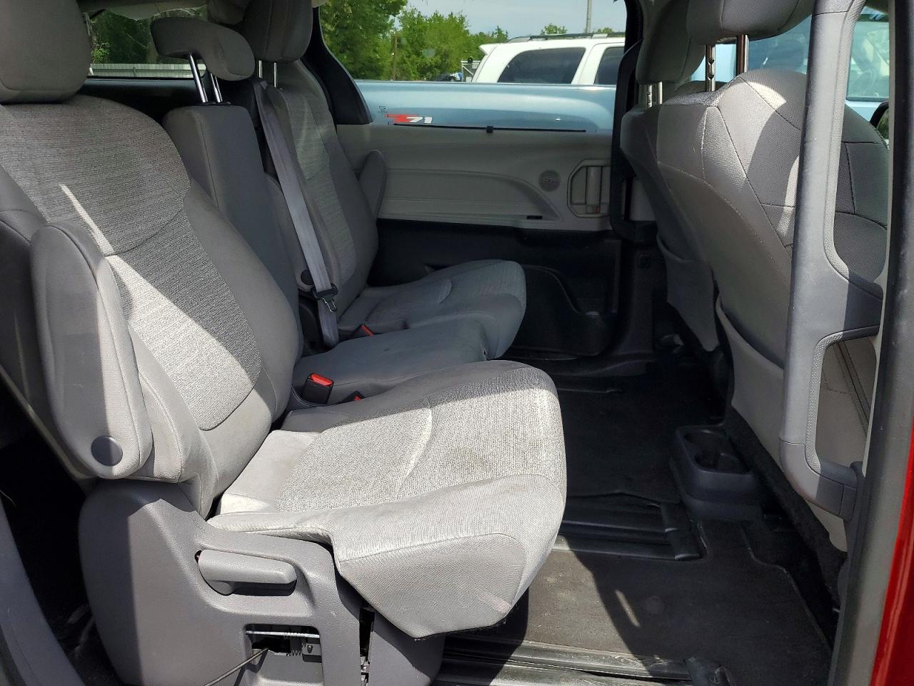 Toyota Sienna Le