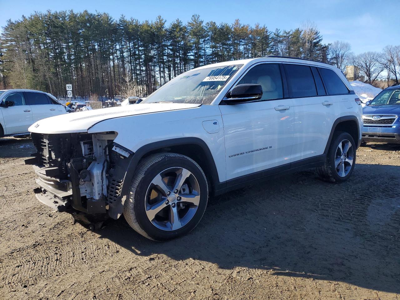 Salvage Jeep Grand Cherokee Image