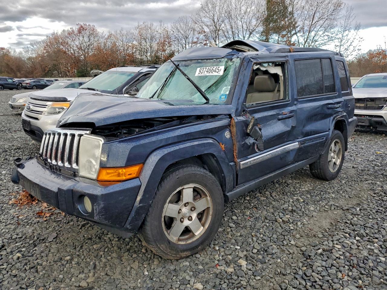 Salvage Jeep Commander Image