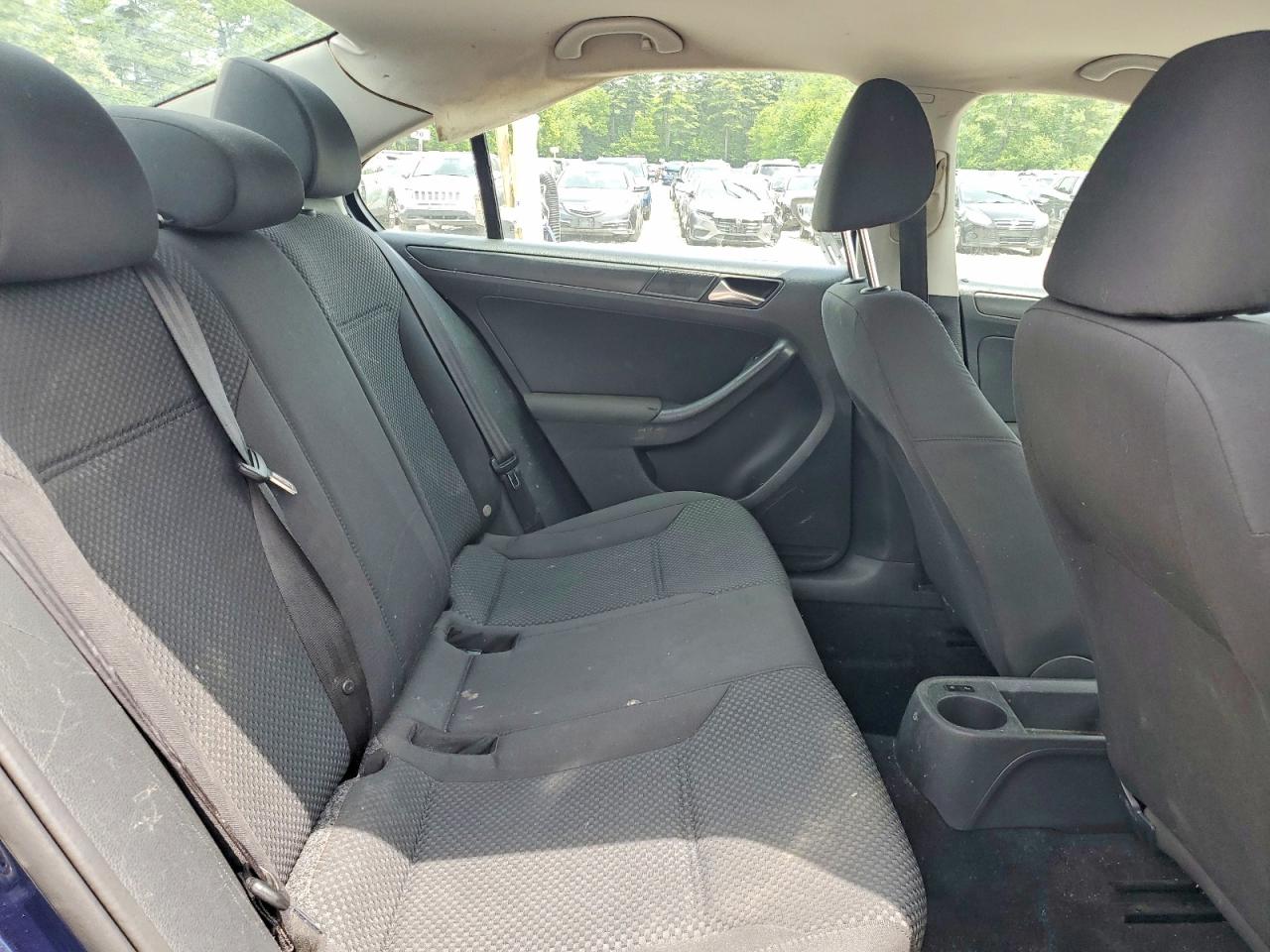 Volkswagen Jetta Base