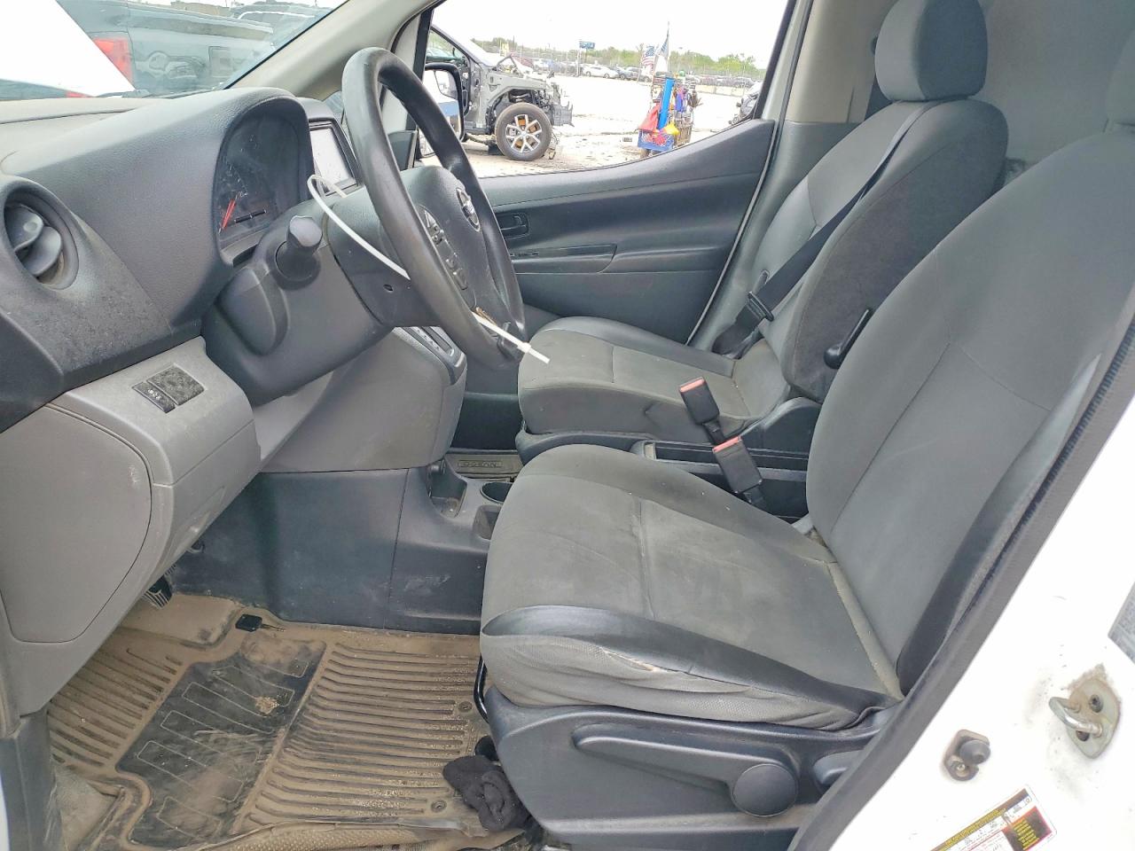 Nissan Nv