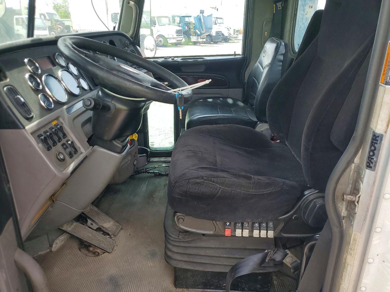 Peterbilt 365
