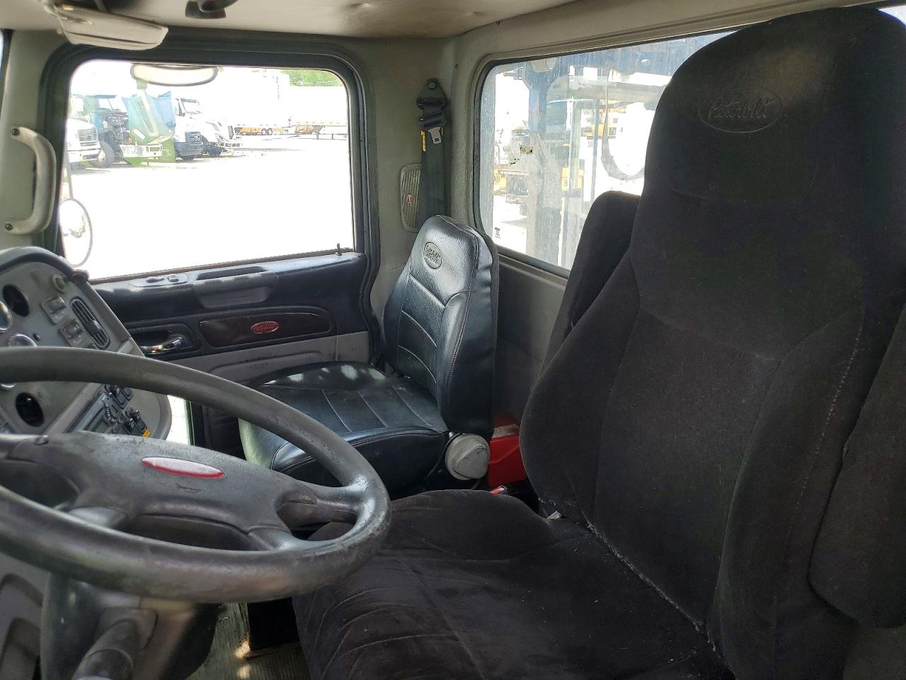 Peterbilt 365
