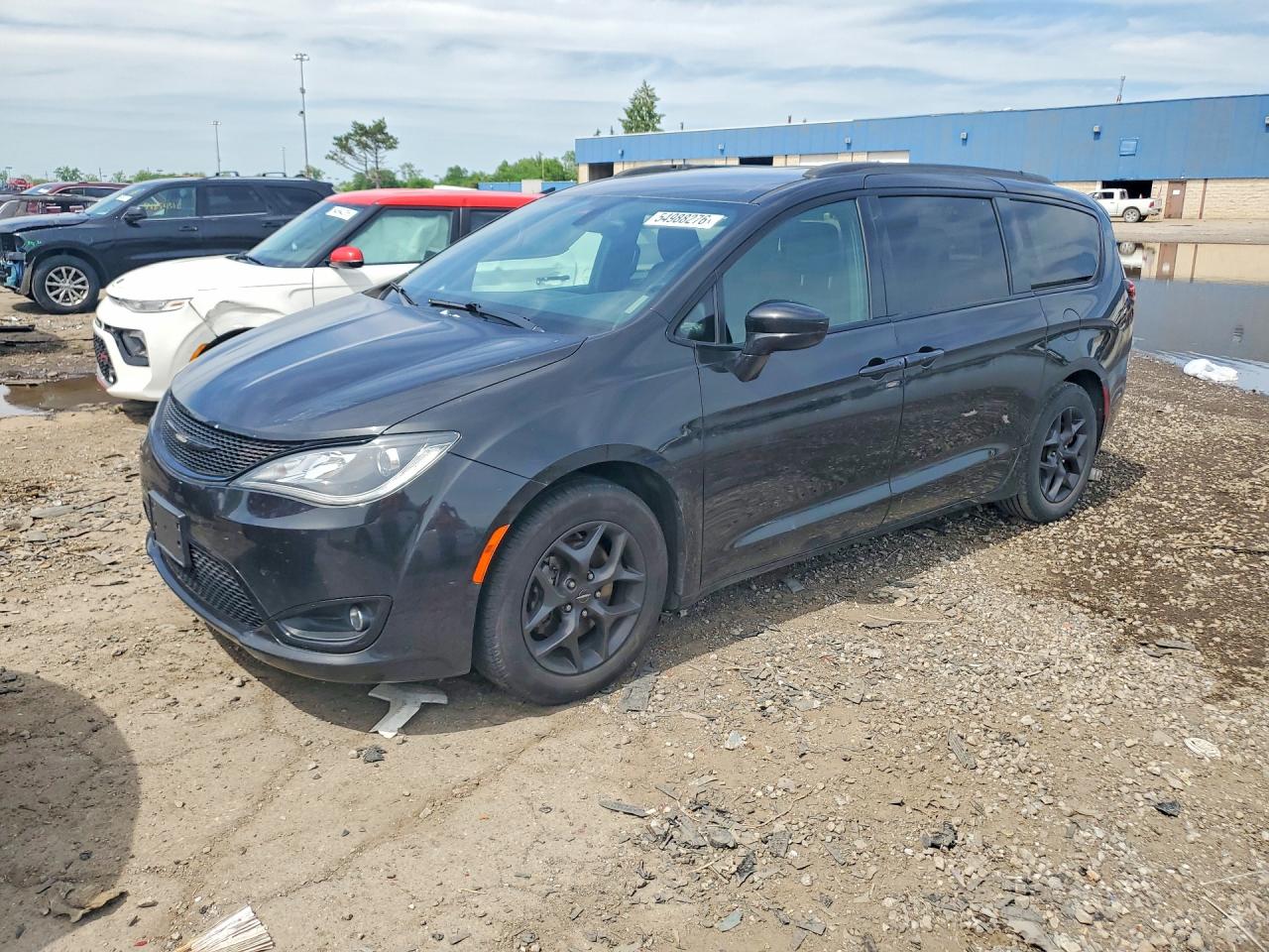 Salvage Chrysler Pacifica Image
