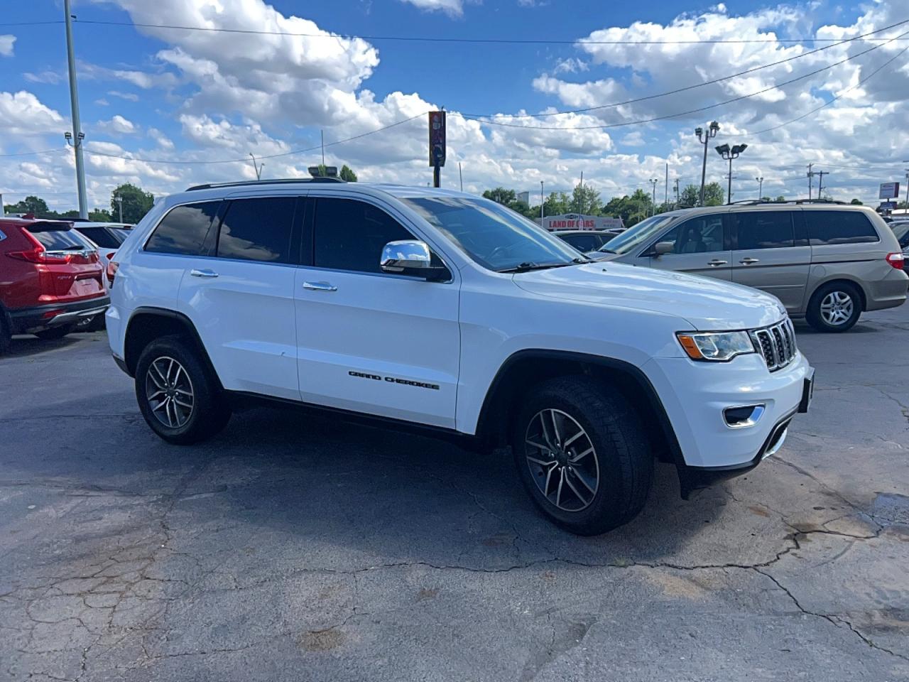 Salvage Jeep Cherokee Image