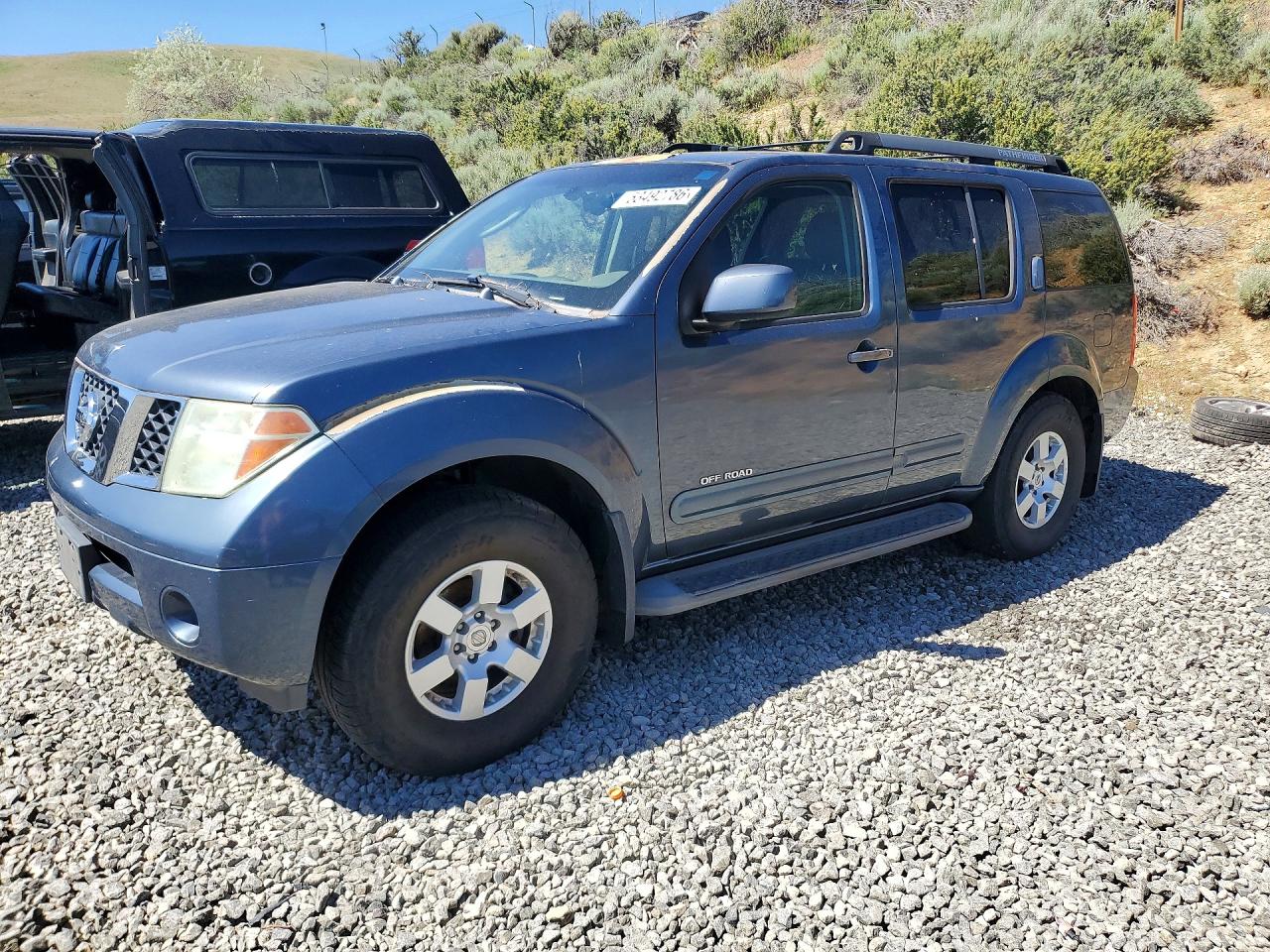 Salvage Nissan Pathfinder Image