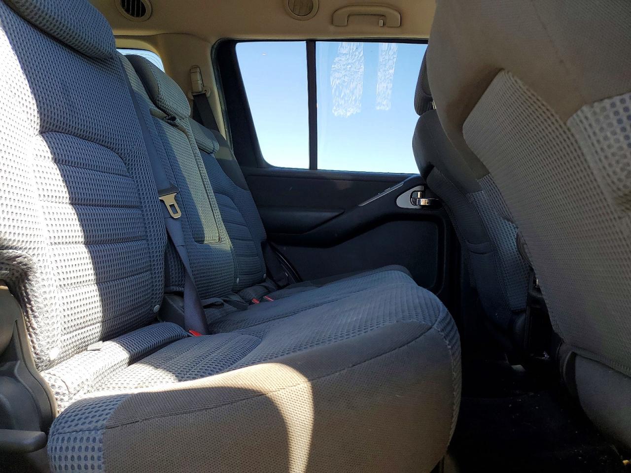 Nissan Pathfinder Xe