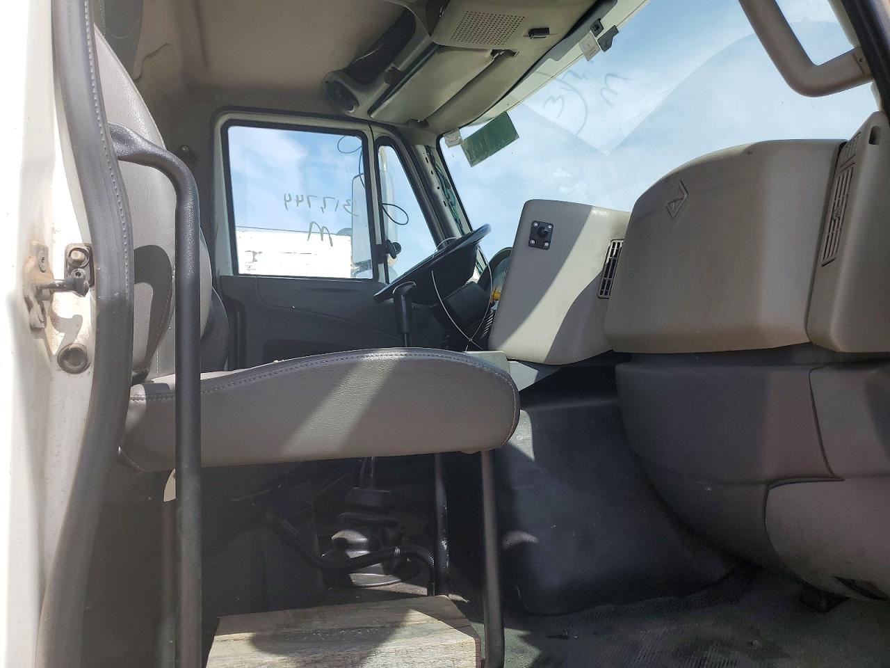 International 8000 8600
